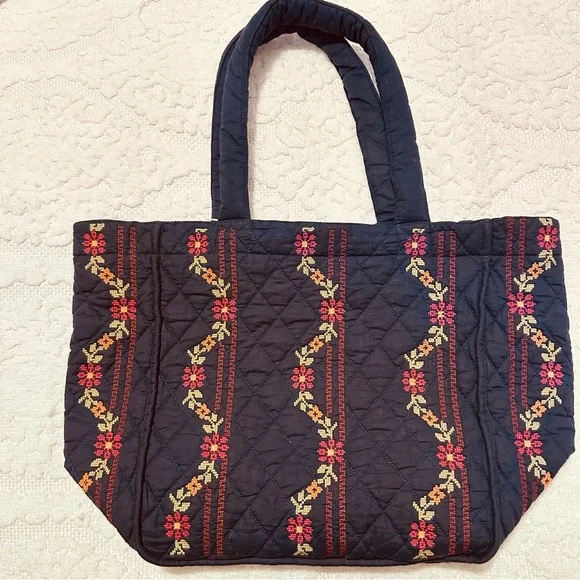 Sezane | Bag | Quilted Tote Bag • Sezane x Lucia Vergara - Picture 4 of 15